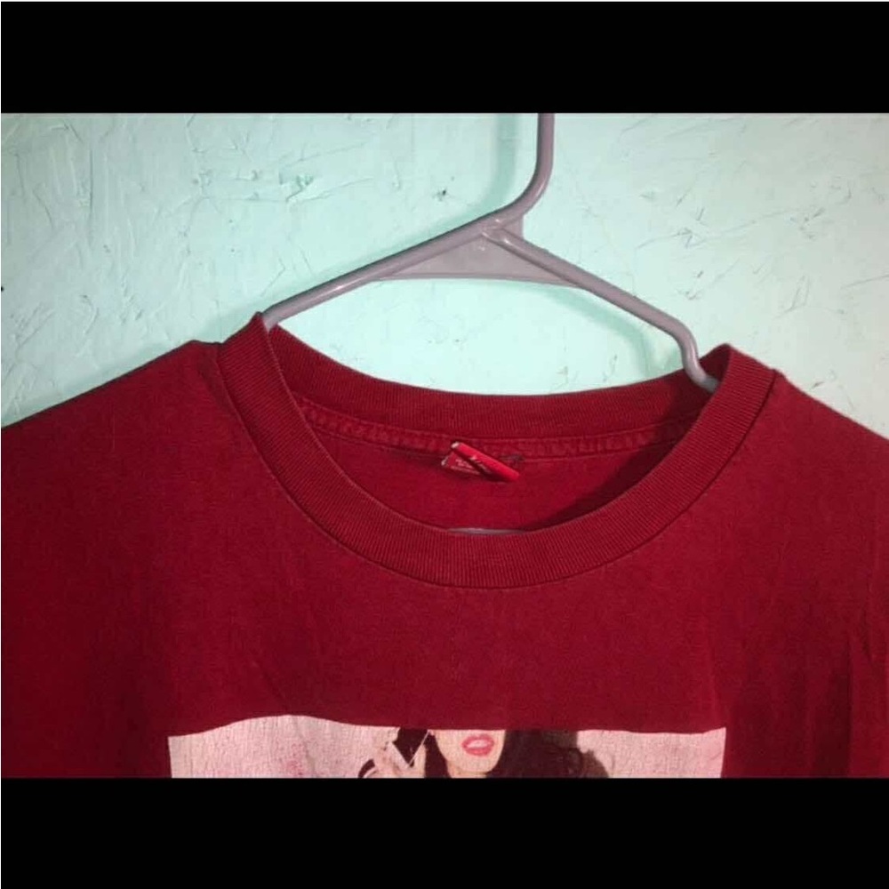 Red Short Sleeve Tee with Graphic Design - Picture 6 of 9
